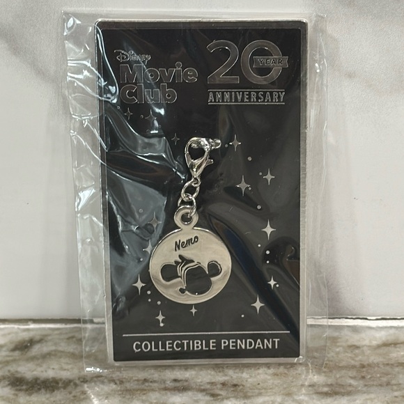 Finding NEMO Silver Pendant 20th Anniversary Charm BNIP DMC Disney Movie Club - Picture 2 of 3